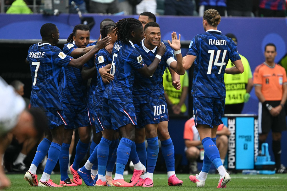 Kylian Mbappe Matches World Cup Scoring Record as France Overcome Storm Delay to Beat Iraq